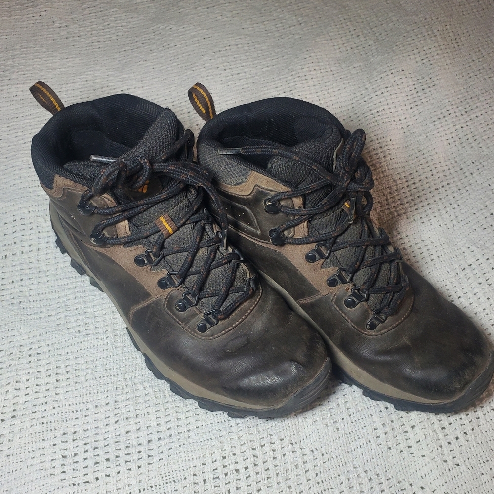 Columbia Men's Newton Ridge Brown Hiking Boots Size 8